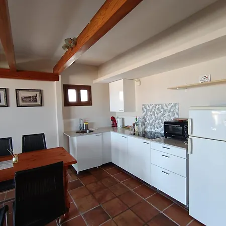 Modern In Poblado Marinero *