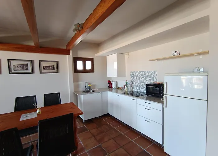 Modern In Poblado Marinero *